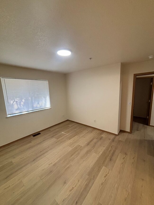 Building Photo - 211 N Lava