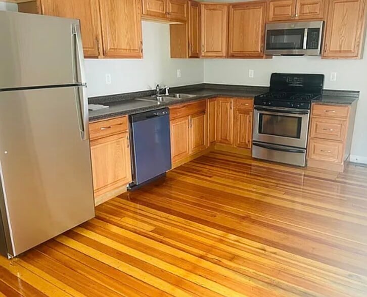 Building Photo - 10 Bradford St