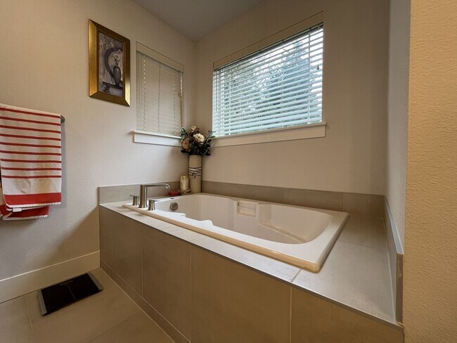 Building Photo - Open Concept 4BR Home with Island Seating, Loft & Spacious Living Room