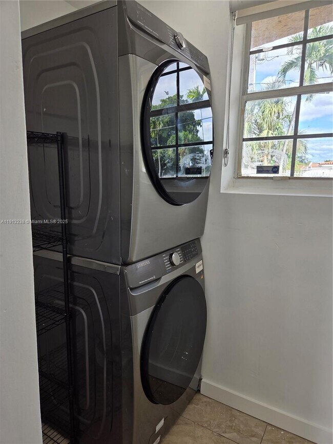 Building Photo - 340 SW 78th Ave