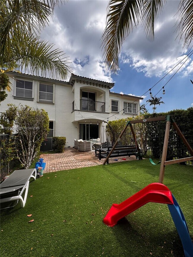 Building Photo - 876 Spinnaker Dr