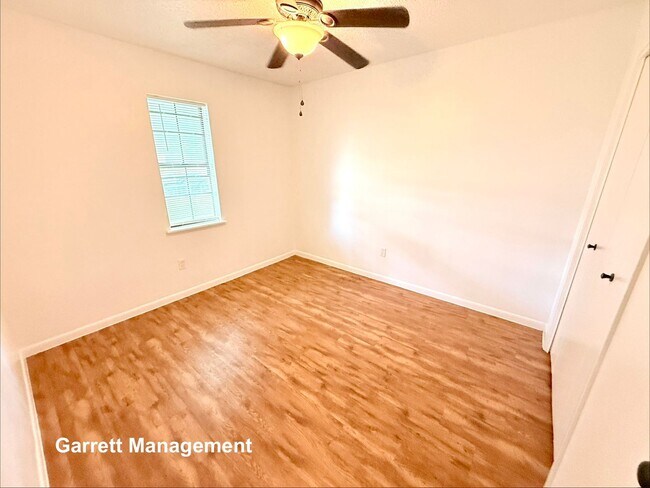 Building Photo - 106 N Fairview Dr