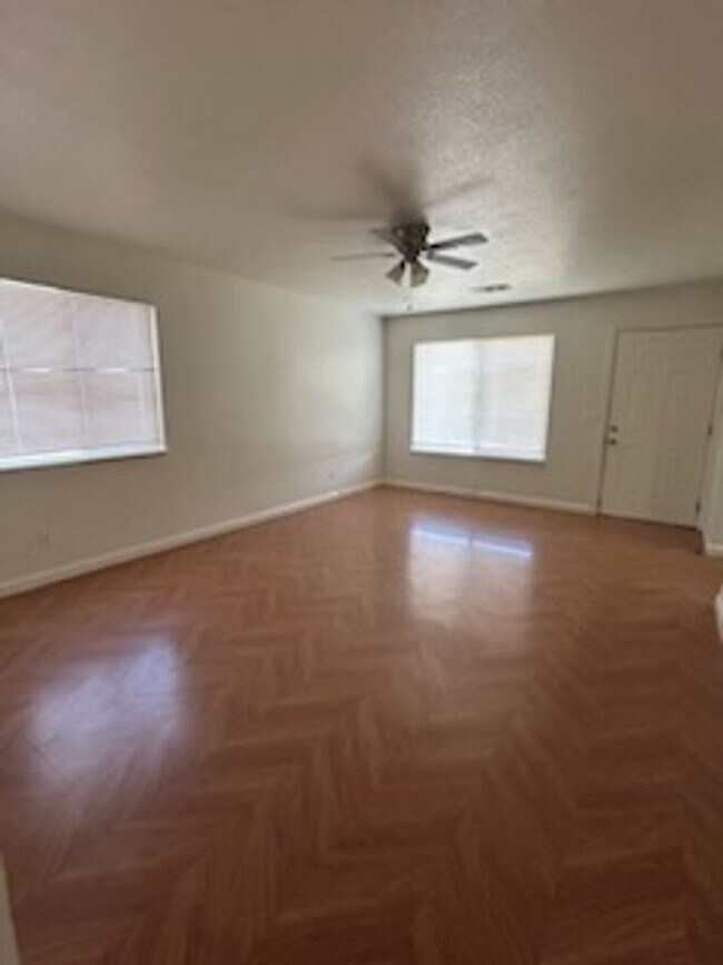 Building Photo - *Nice 3 BEDROOM House For $2100*