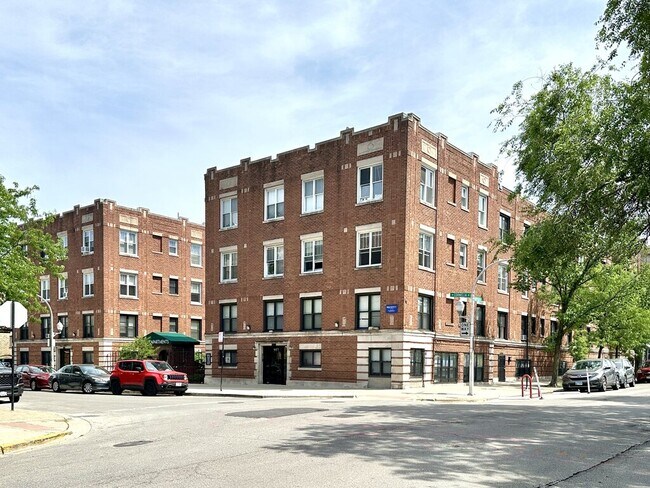Building Photo - 934 W Cornelia Ave