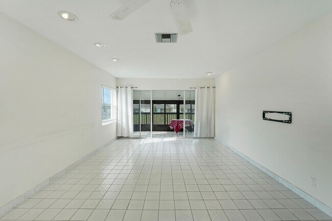 Building Photo - 13679 Date Palm Ct