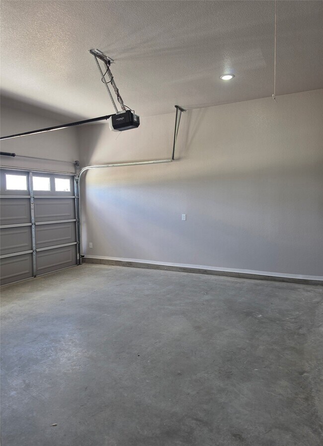 Building Photo - 727 Rd 5714