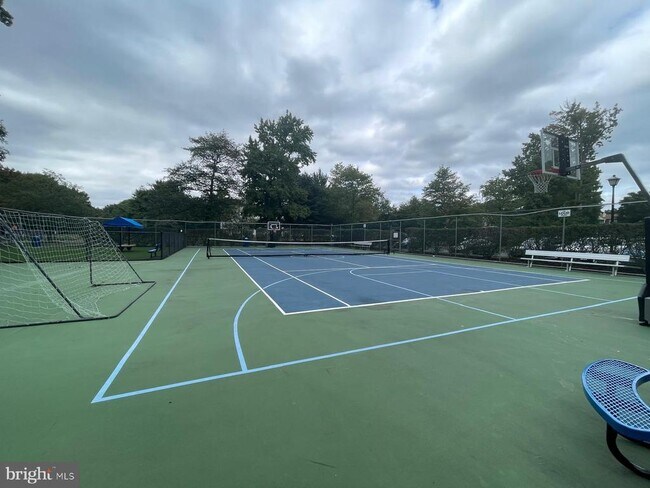 Building Photo - 81 Willow Ct