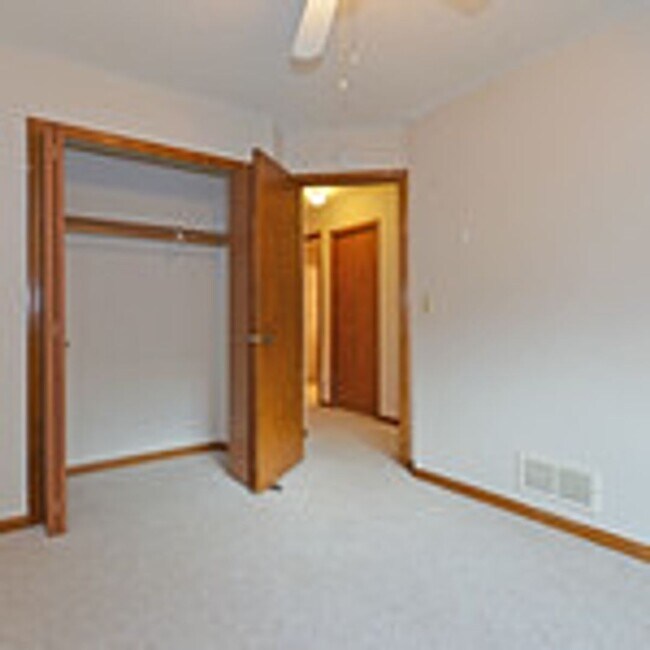 Building Photo - 144 Primrose Ct