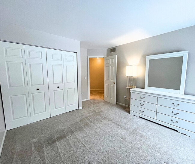 Building Photo - 925 Hartford Dr