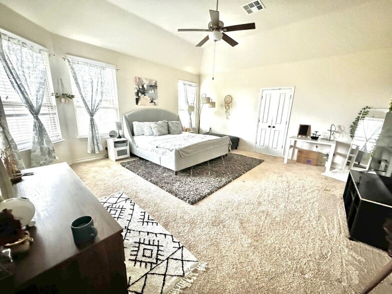 Building Photo - 7631 McKinney Hls