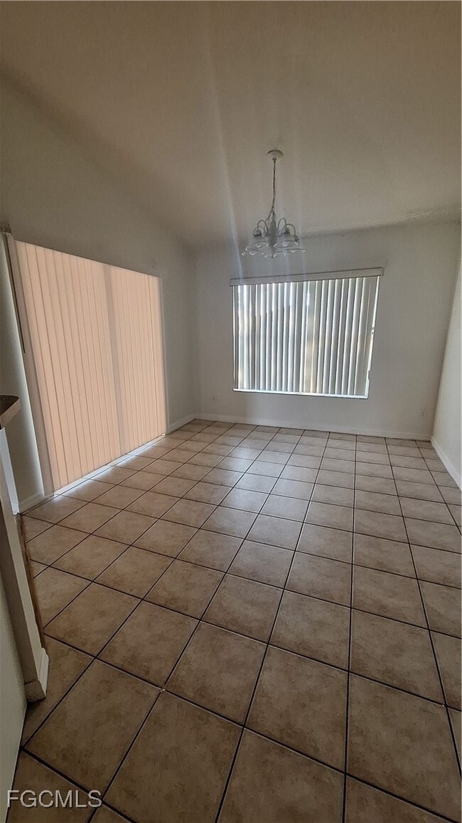 Building Photo - 3018 SW 10th Ave