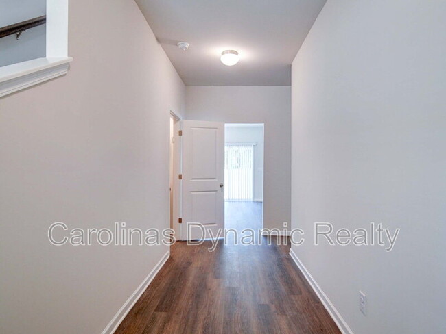 Building Photo - 914 S Battleground Ave