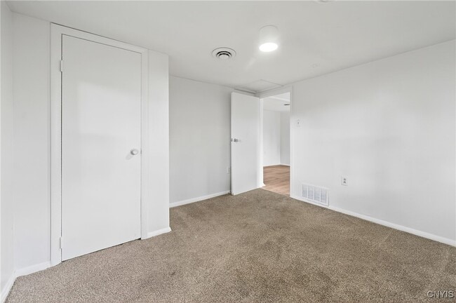 Building Photo - 308 Nelson Ave