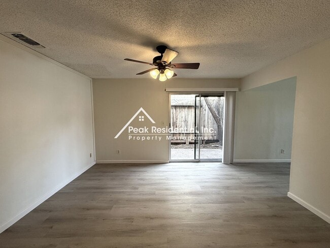 Building Photo - Wonderful 2bd/2ba Fair Oaks Duplex with Garage