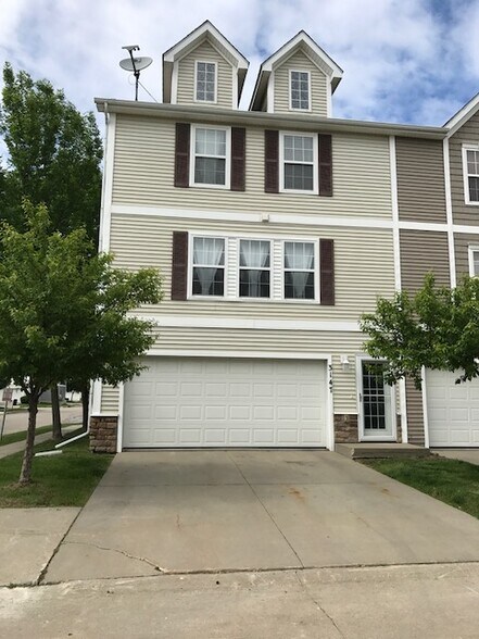 Building Photo - 3055 SW Arlan Ln