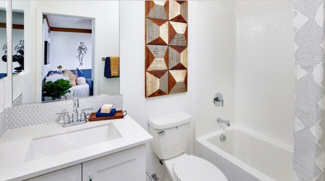 Building Photo - Large new home in desirable South Bay Epoc...