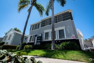 Building Photo - 605 Kelton Ave