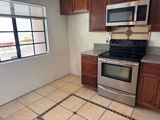 Building Photo - HARBOR MANOR CONDOS! ACROSS FROM HARBOR UCLA MED CTR IMMACULATE  2 bdrm 2 ba. CONDO FOR LEASE!