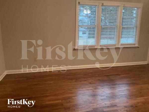 Building Photo - 6064 Blackhawk Trail SE