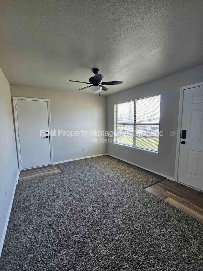 Building Photo - 101 E Broadway St