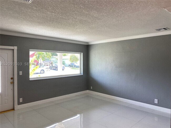 Building Photo - 1850 SW 48th Ave