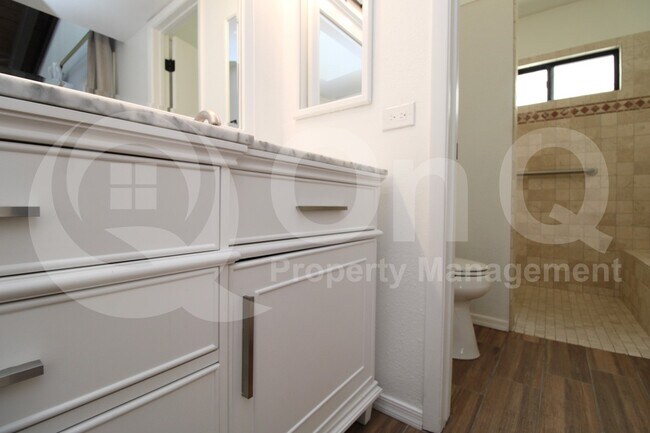 Building Photo - 7702 N Dreamy Draw Dr