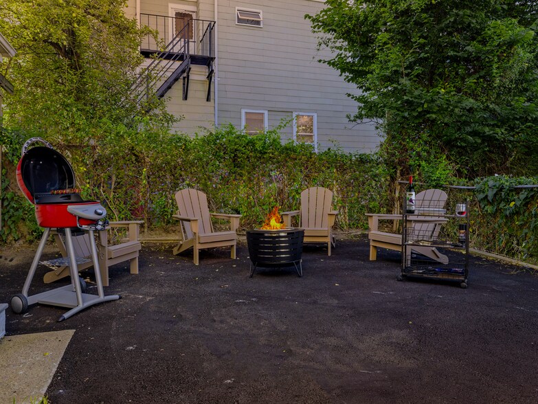 Building Photo - 110 Glen St