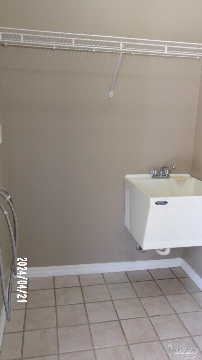 Building Photo - 7322 Mangum Dr