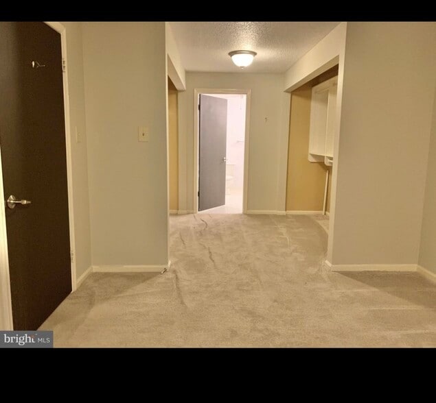 Building Photo - 1040 Deer Ridge Dr
