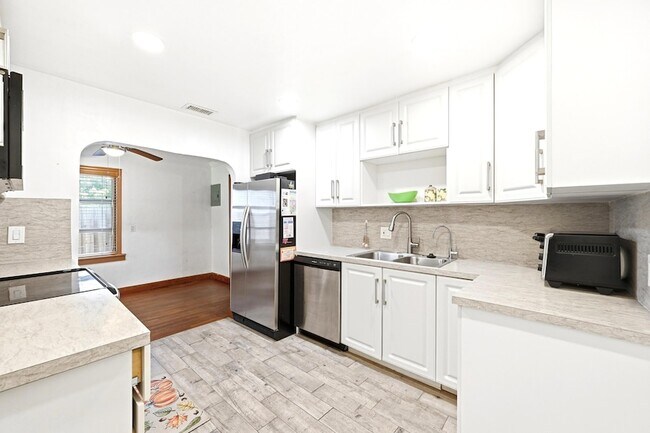 Building Photo - 1516 SW 24th St