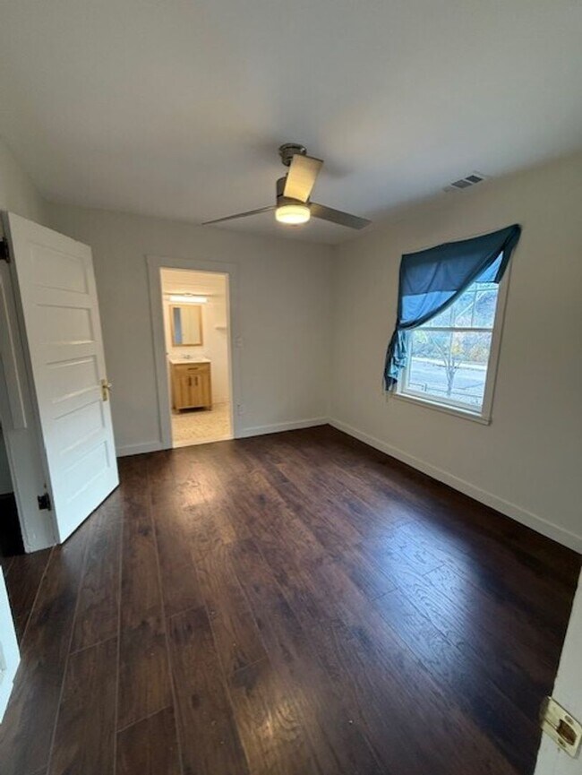 Building Photo - 326 Kindra Heights Rd