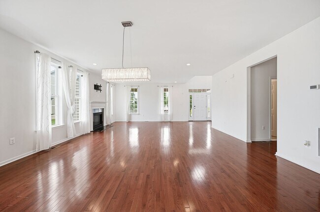 Building Photo - 24267 Purple Finch Dr