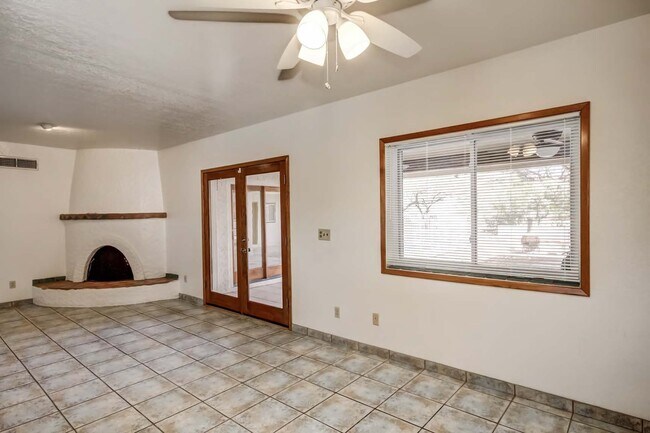 Building Photo - 5374 N Flint Ave