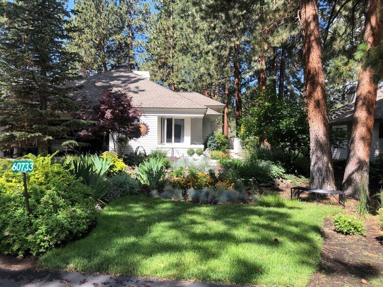 Building Photo - 60733 Willow Creek Loop