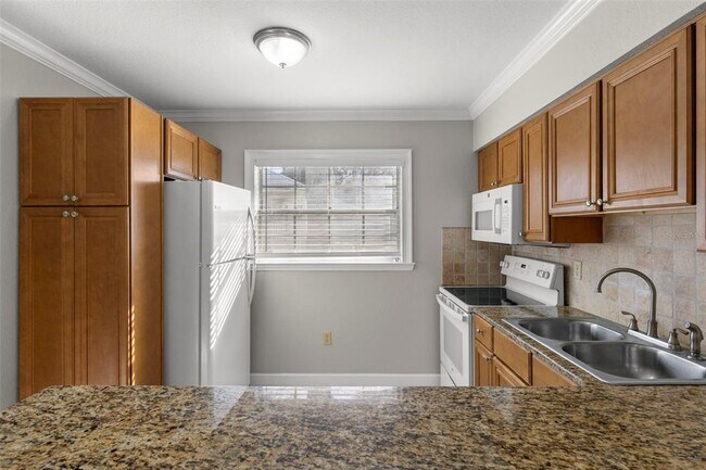 Building Photo - 2207 S Carolina Ave