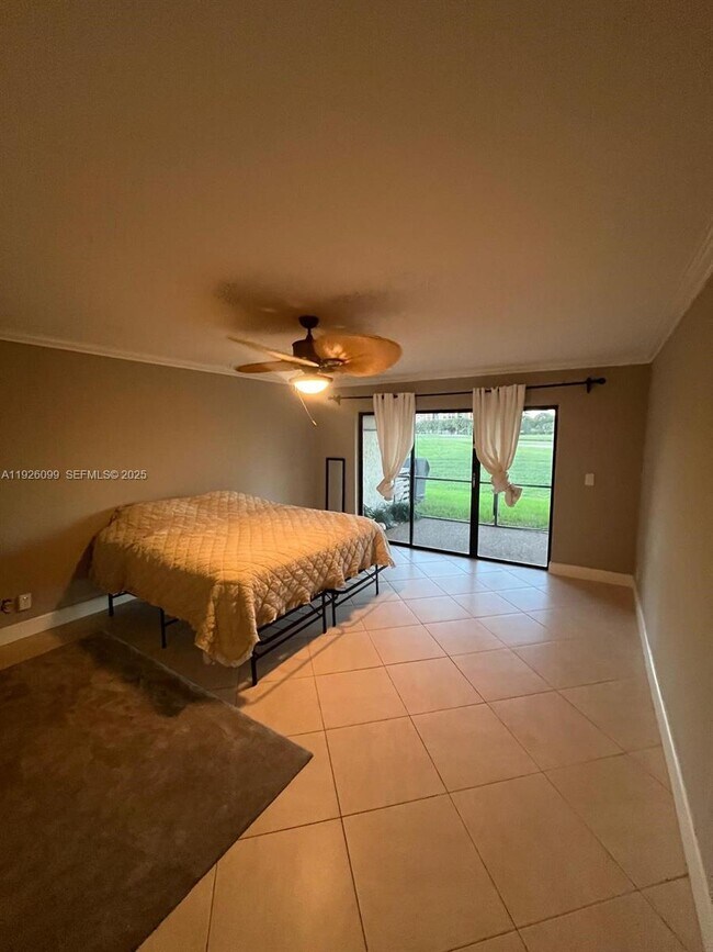 Building Photo - 16233 Laurel Dr