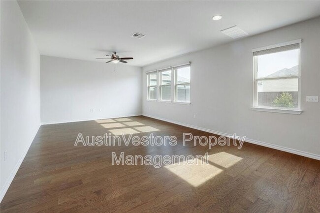 Building Photo - 15801 Crissom Ln