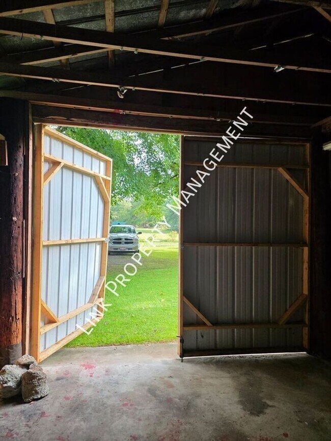 Building Photo - 2111 Mt Pisgah Rd