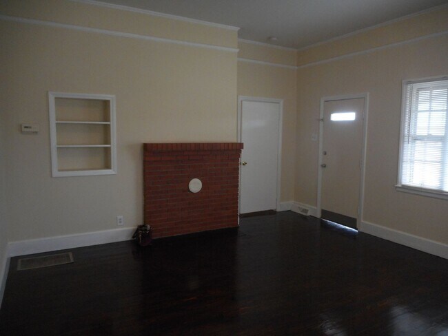 Building Photo - Charming 3-Bedroom, 1 Bathroom Ranch ***$2...
