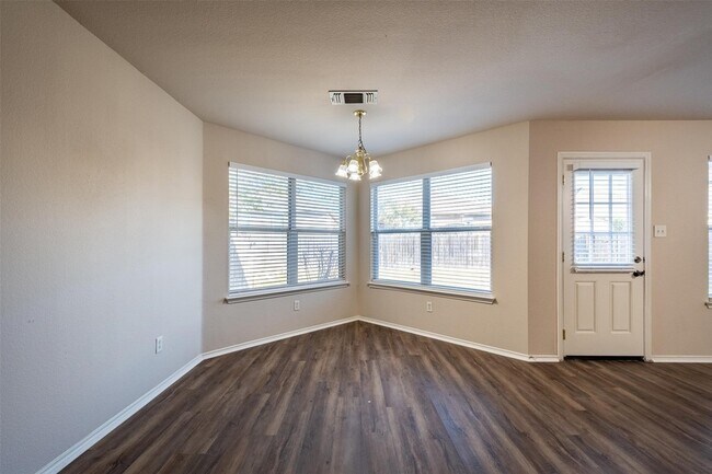 Building Photo - 228 Memory Dr