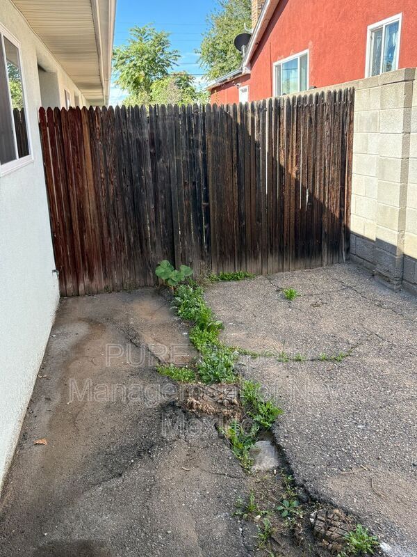 Building Photo - 2701 Texas St NE