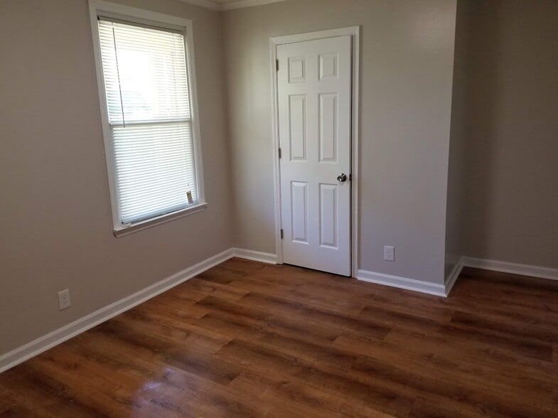 New paint and new blinds - 111 Cash Ln