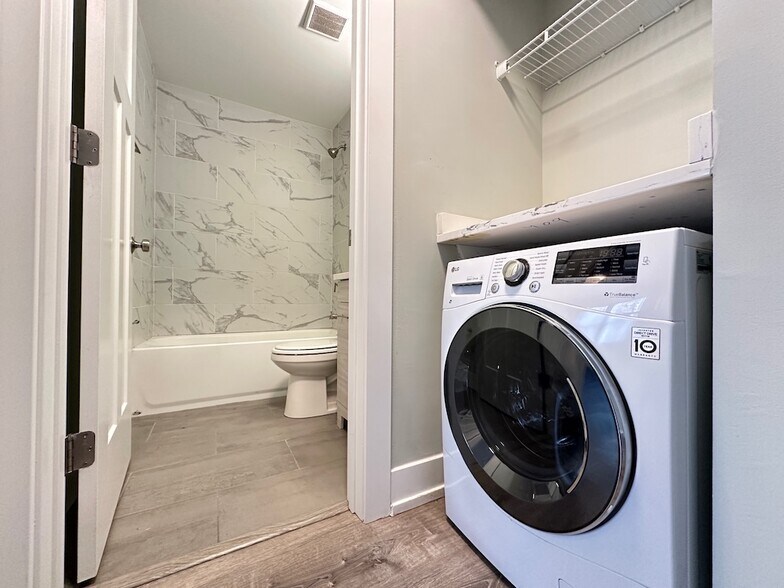 Building Photo - 507 W Barry Ave