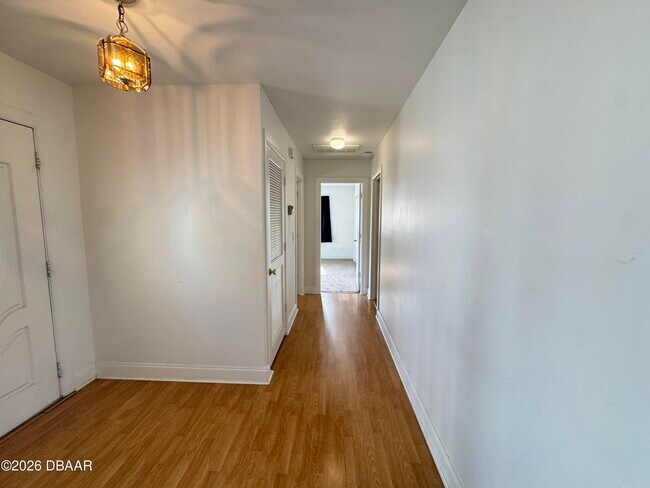 Building Photo - 1916 Seclusion Dr