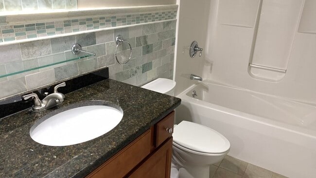 Building Photo - 500 Justin Dr