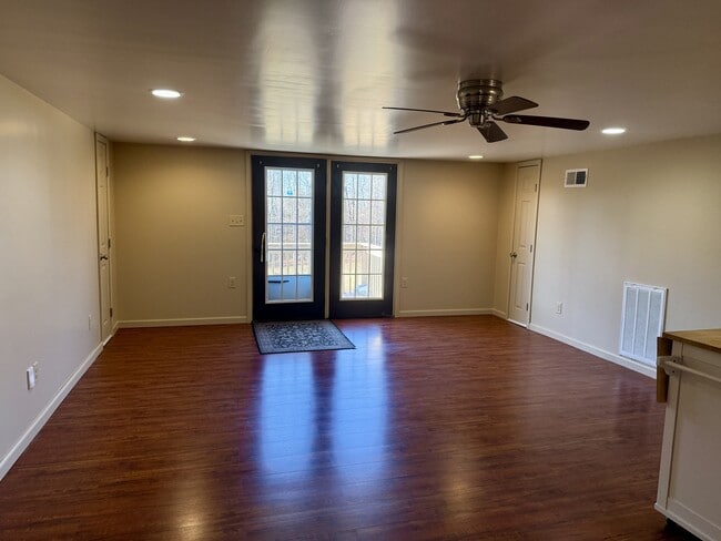 Building Photo - 3515 Mint Rd