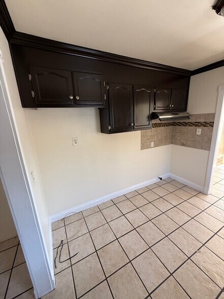 Building Photo - 9622 Evers Ave