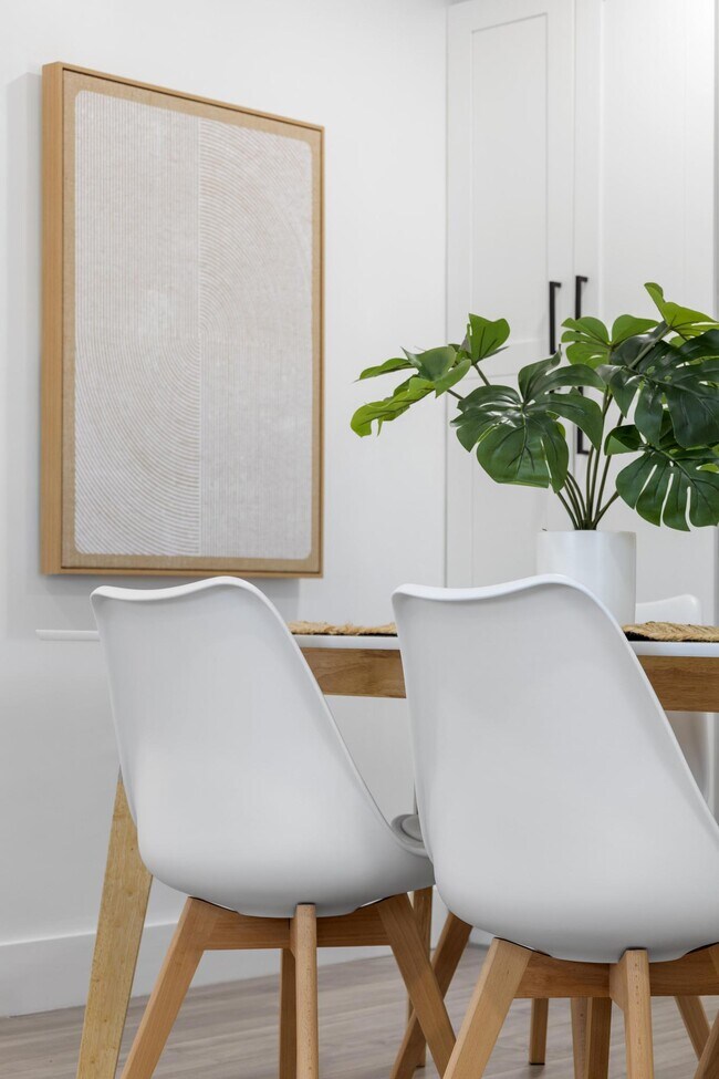 Building Photo - 1413 NE 15th Ave