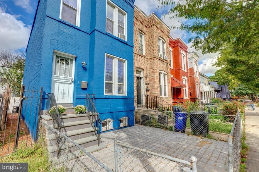 Building Photo - 1102 Trinidad Ave NE