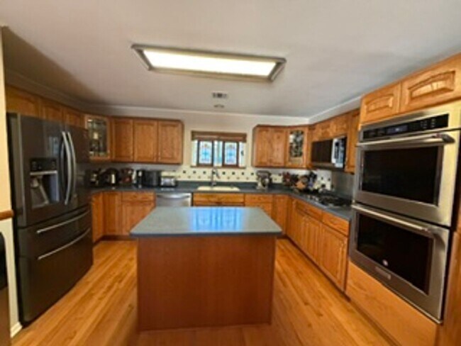 Building Photo - Spacious 3 Bedroom La Crescenta Home!